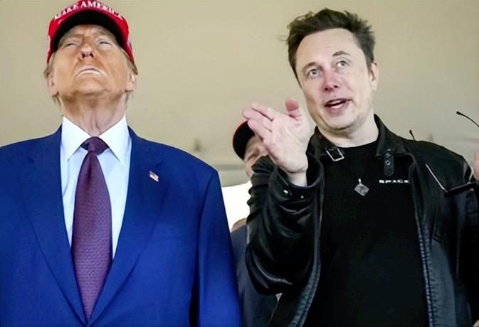 反转来得太快！半年前还放狠话要组建新党、跟共和党硬刚的马斯克，这会儿又掏钱站队了