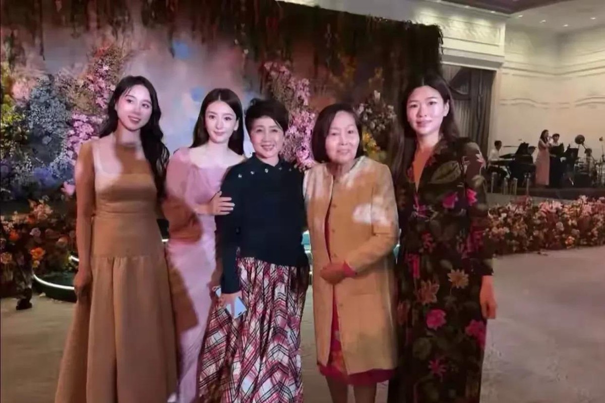 方媛能顺利融入名流圈，说到底就是她本身已经够格了。她和郭富城2017年结婚，婚后生了三个女儿，经常一