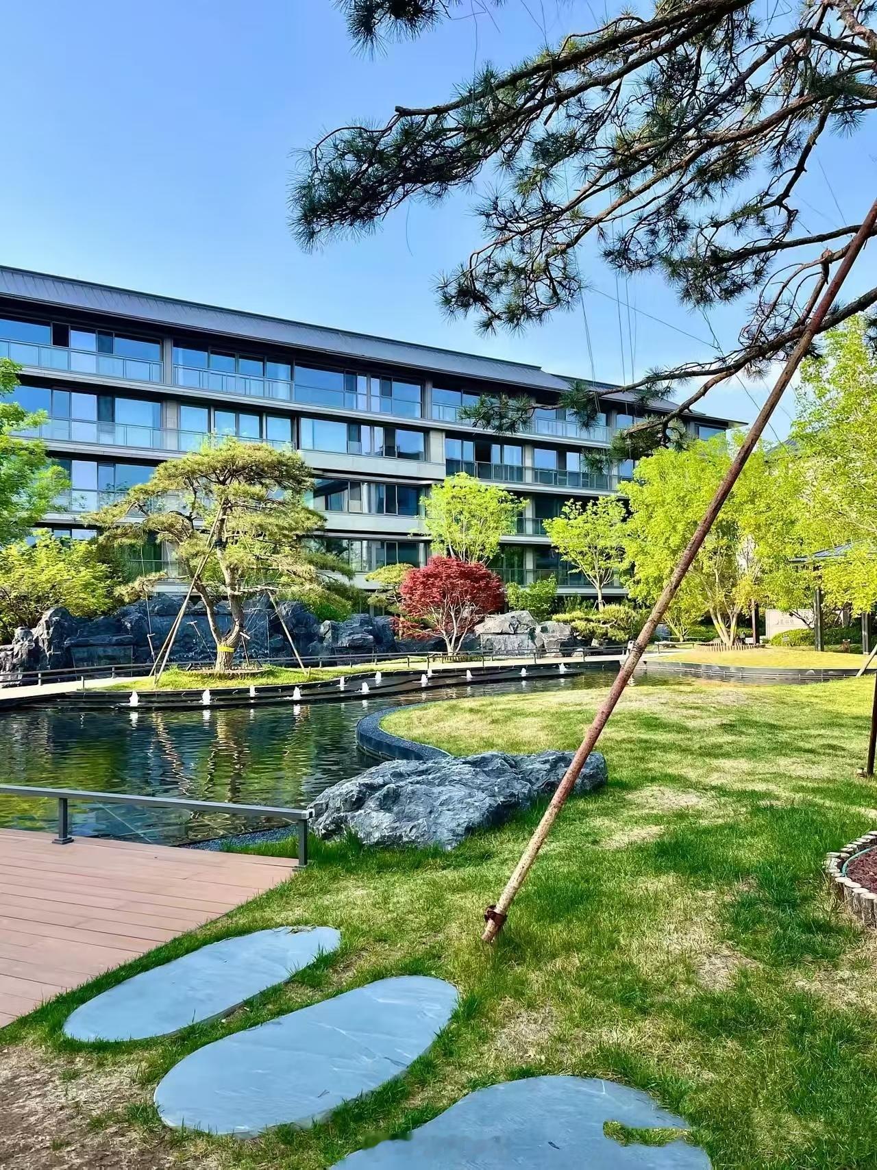 这里是北京海淀富人聚集区，2021年这里开盘当天15分钟狂销60亿+，开盘价11