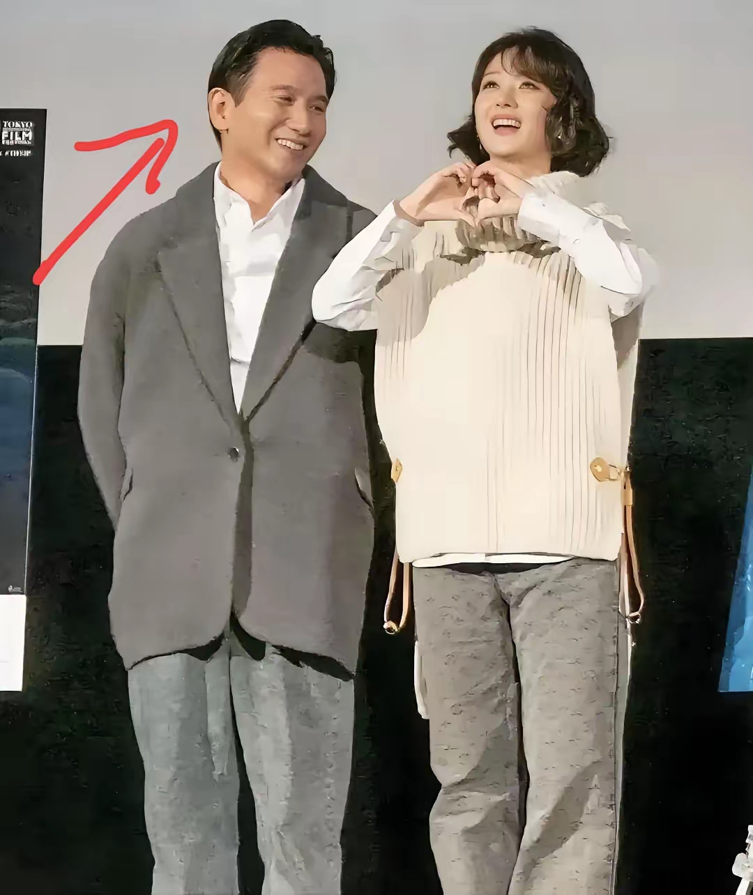 长得像林生斌。赵丽颖的这个绯闻男友，是良配吗？比姐大4岁，是个导演，应该是个有点