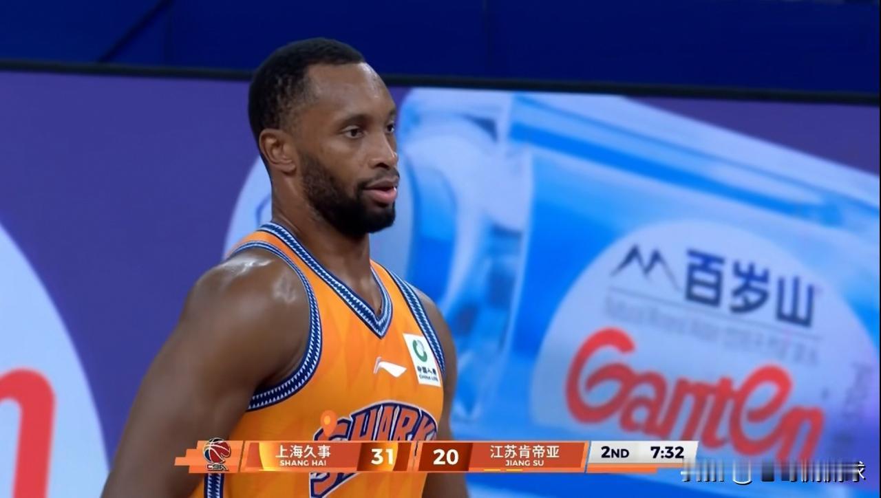 上海久事老将弗格真是手感冰凉！在今天上海久事主场迎战江苏肯帝亚的上半场比赛中，弗