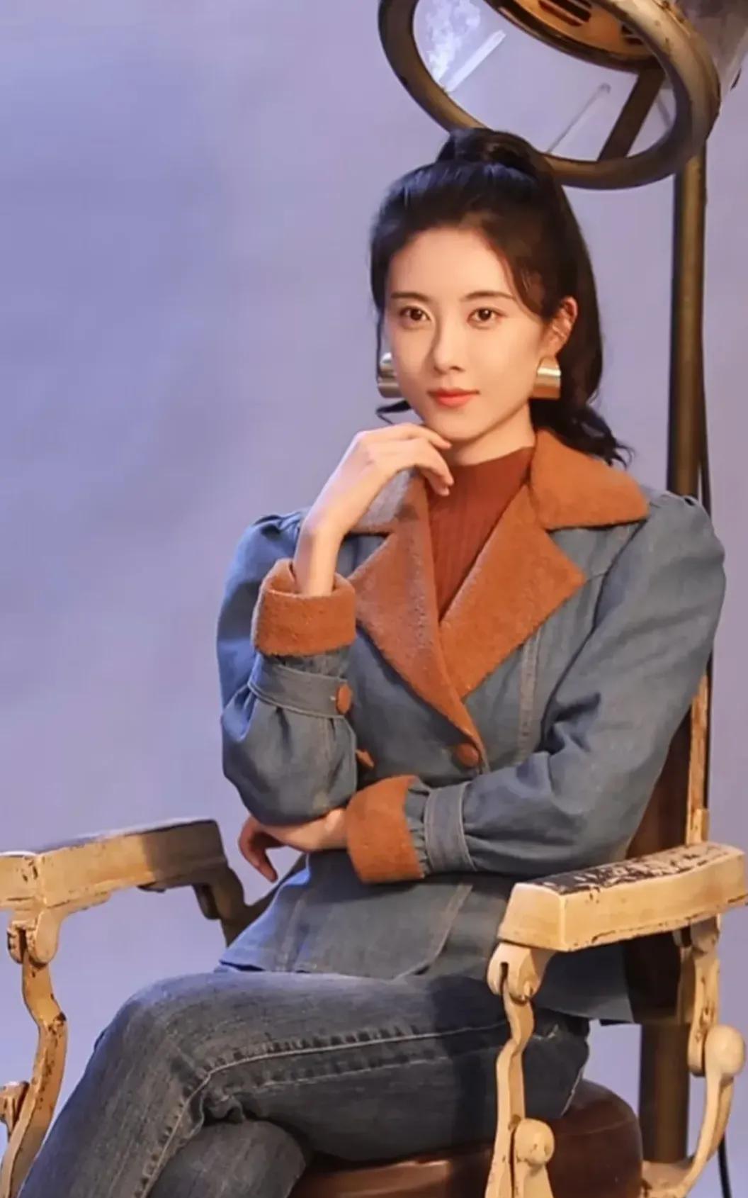 曹斐然，1995年2月17日出生于江苏徐州，毕业于上海戏剧学院表演系本科。20