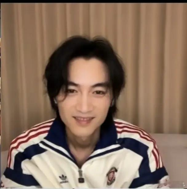 陈晓今日直播状态，心情不错🤓