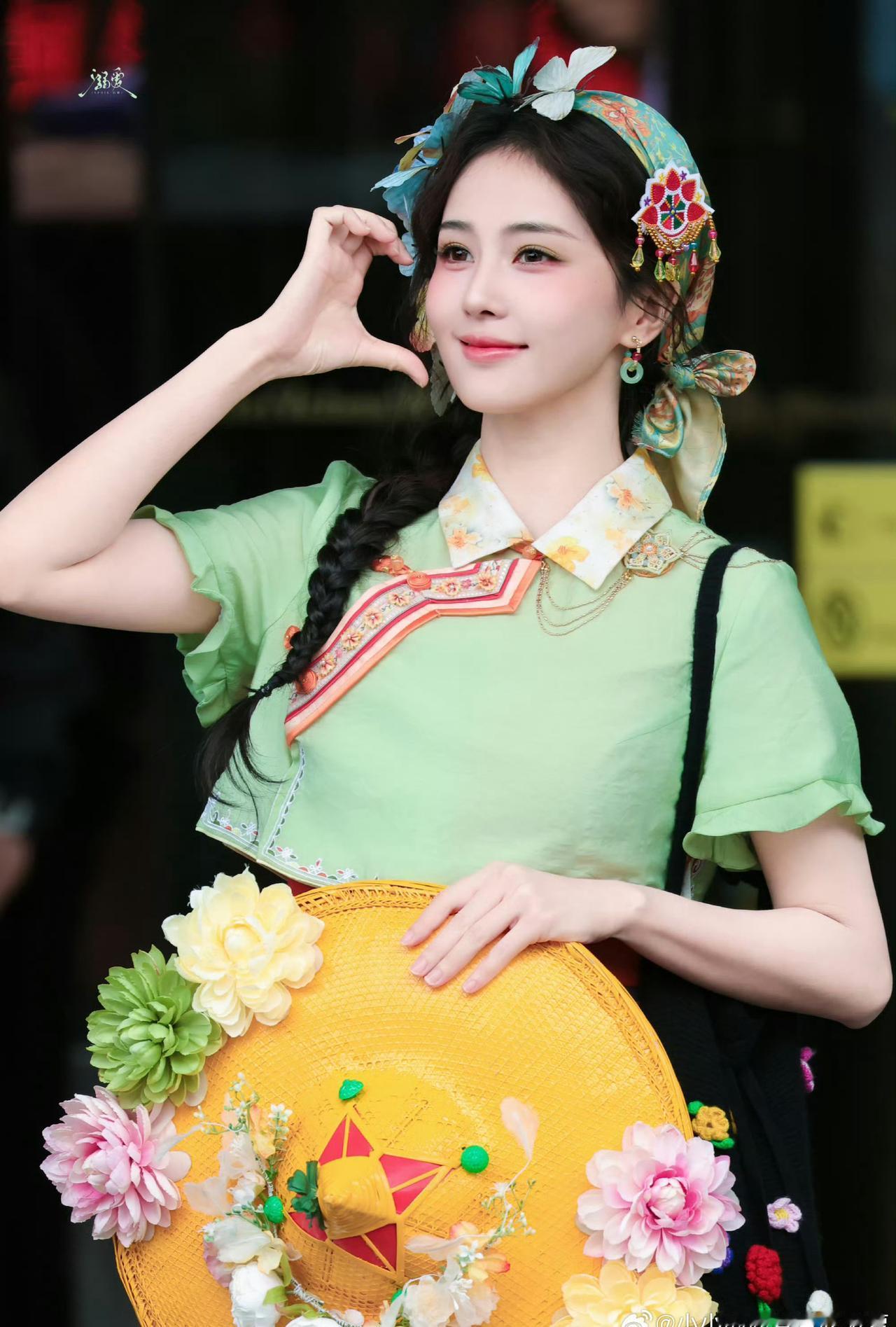 白鹿超话白鹿上错车了bl白鹿戳到了姚译添的笑点bl奔跑吧白鹿bl白鹿太美