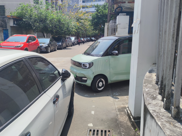 11代思域的行人保护装置没这么容易弹事情描述:周末开着小马驹载着老婆去宿舍取