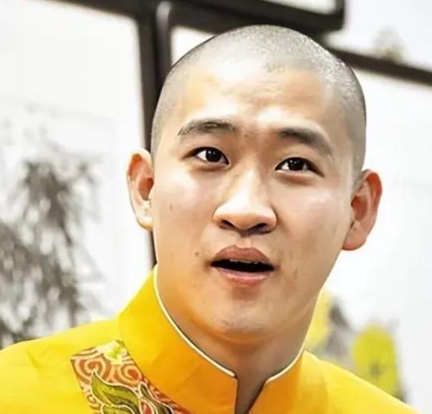 2009年，曹云金对唐宛办理了离婚手续，随后曹云金给了唐宛500万，对她说：这是