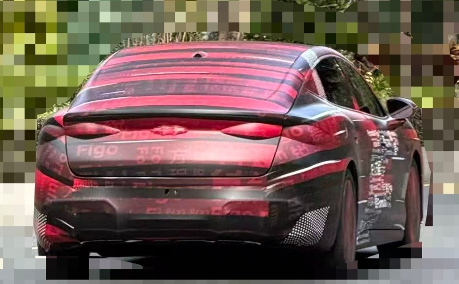 方程豹镁7测试车来了！侧面很流畅动感，尾灯很有辨识度！