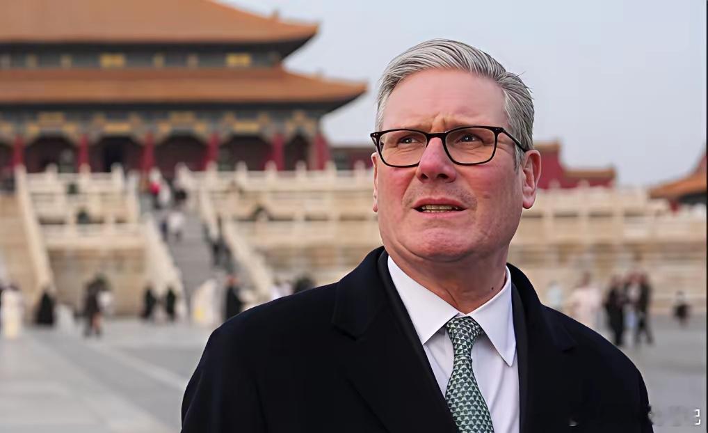 斯塔默也来了，在欢迎仪式上，显得有点拘谨，甚至有点不知所措的样子。1月29号参观