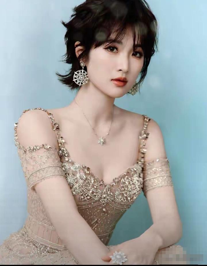 我一直都很好奇，姚安娜的家世显赫，在现实生活中什么样的男生才能配得起她呢？在一次