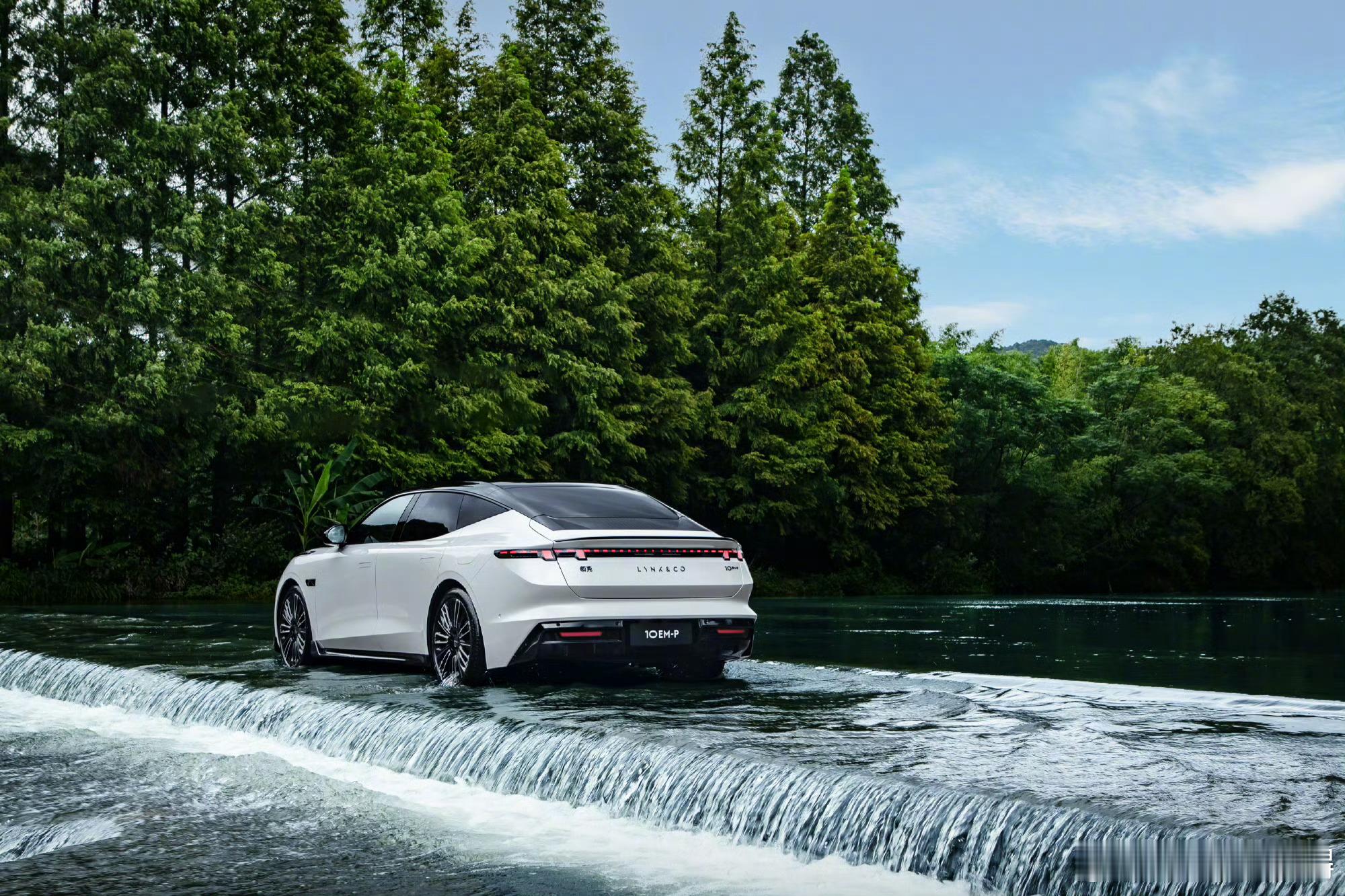 领克10EM-P销量快速突破2万现在的车圈这么野吗？20万买30万的配置？领克这