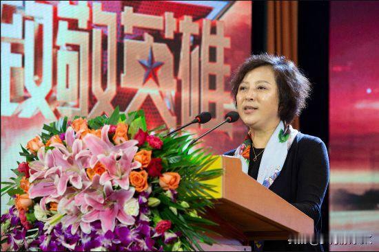 黑龙江广播电视台原台长杨晶的落马太让人唏嘘。她22岁从一线记者起步，一路拼搏成为