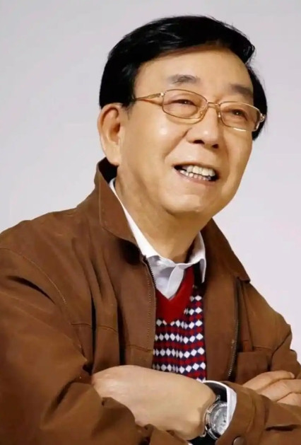 1983年，一位民工胡乱敲击饭盒的节奏被一个人无意间听到，谁曾想，就是这个敲饭盒