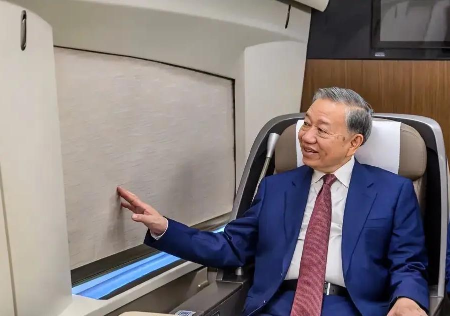 苏林4月16日上午乘高铁离开北京，启程前往广西，继续在中国的访问行程。从北京