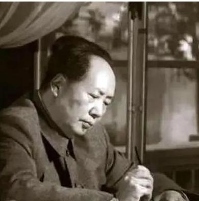“拉出去枪毙！”1950年，毛主席一声断喝，惊得周恩来和聂荣臻连忙从沙发上站了起