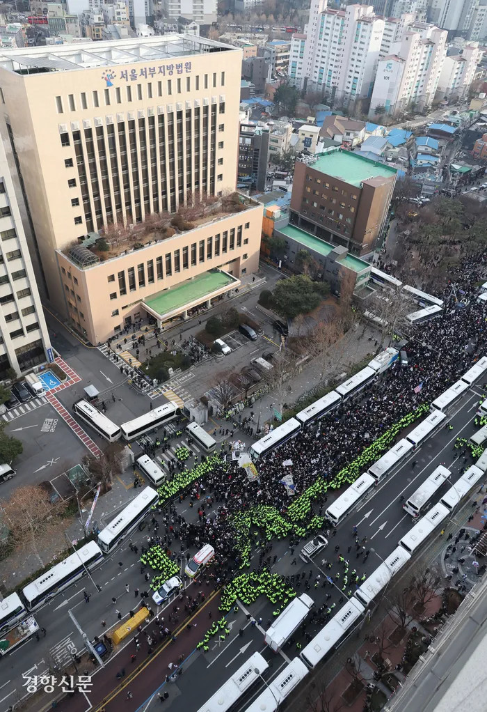 尹锡悦被指有毁灭证据之嫌根据韩媒报道，尹锡悦到现在为止都特别坚持几点：1⃣️