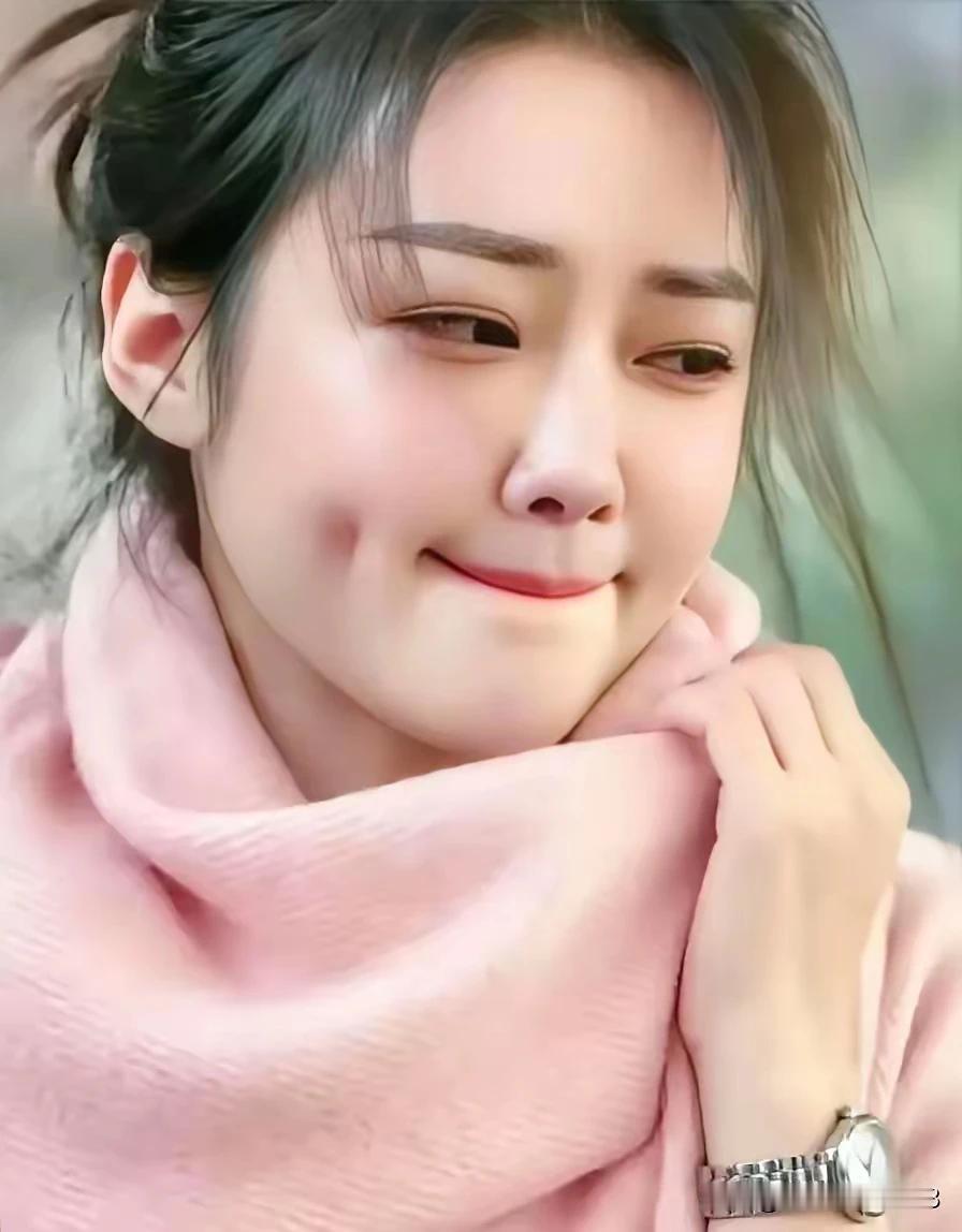 梅是春山寒远黛，酒窝无酒也醉人。