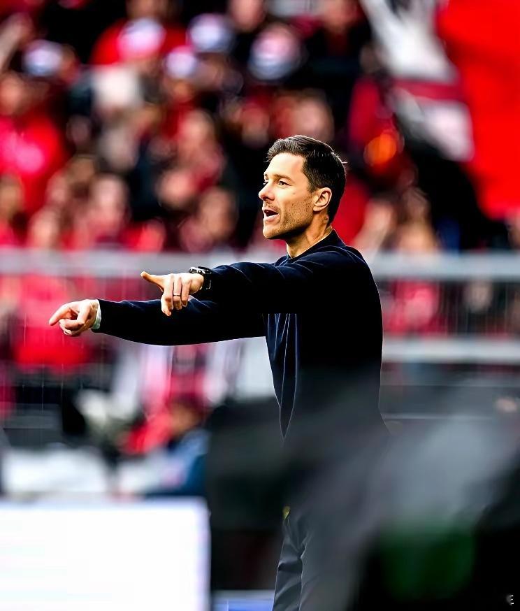 皇马下课48小时，400万报价已递到这速度比换球衣还快。德国媒体说，法兰克福总监