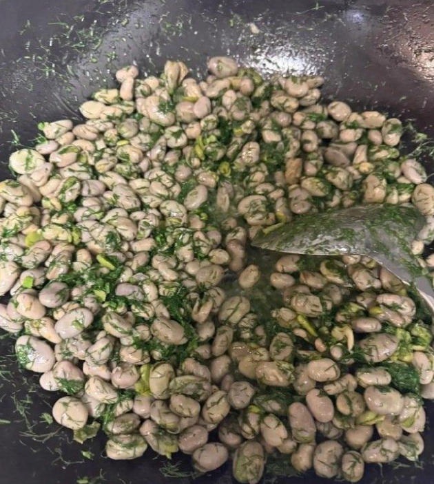 这是哪里的美食做法啊？看着有点吓人，谁给解释解释！