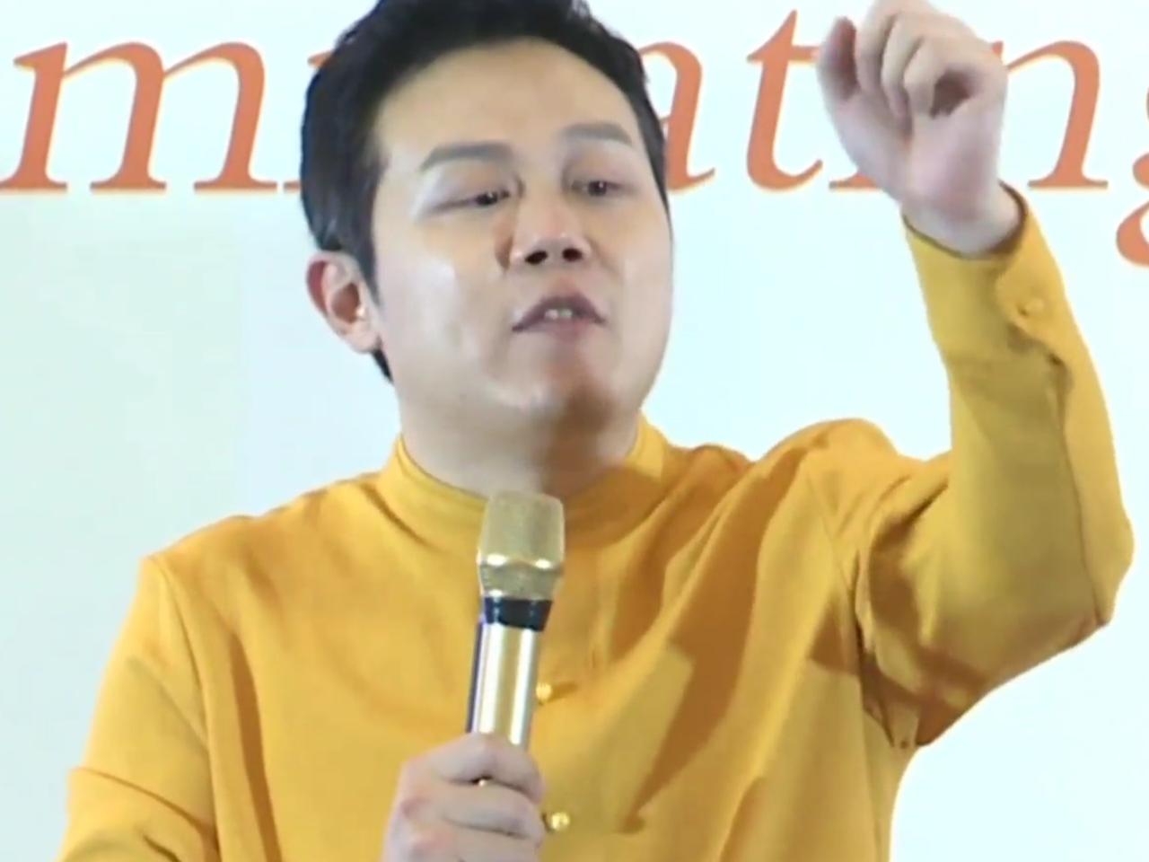 发现没有，每一个优秀的人，都不是与生俱来带着光环的，也不一定是比别人