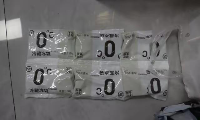 “懒到家了！”浙江杭州，女子家住14楼，夜里拆完快递，觉得泡沫箱、冰袋碍事，直接