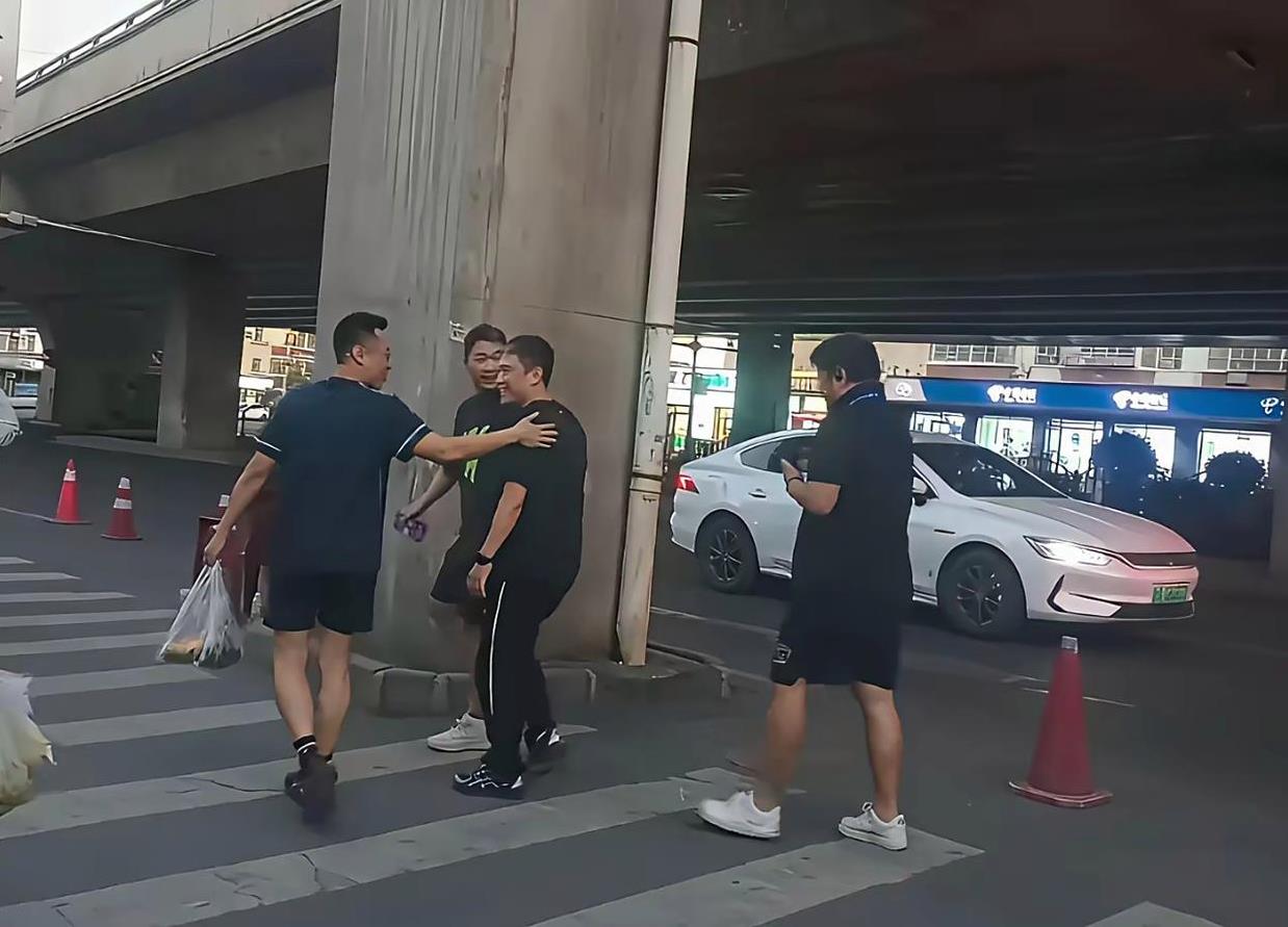 没想到国乒一下来了四位教练，王皓，孙逊，刘恒，志强，看来国乒急需要补充新鲜血