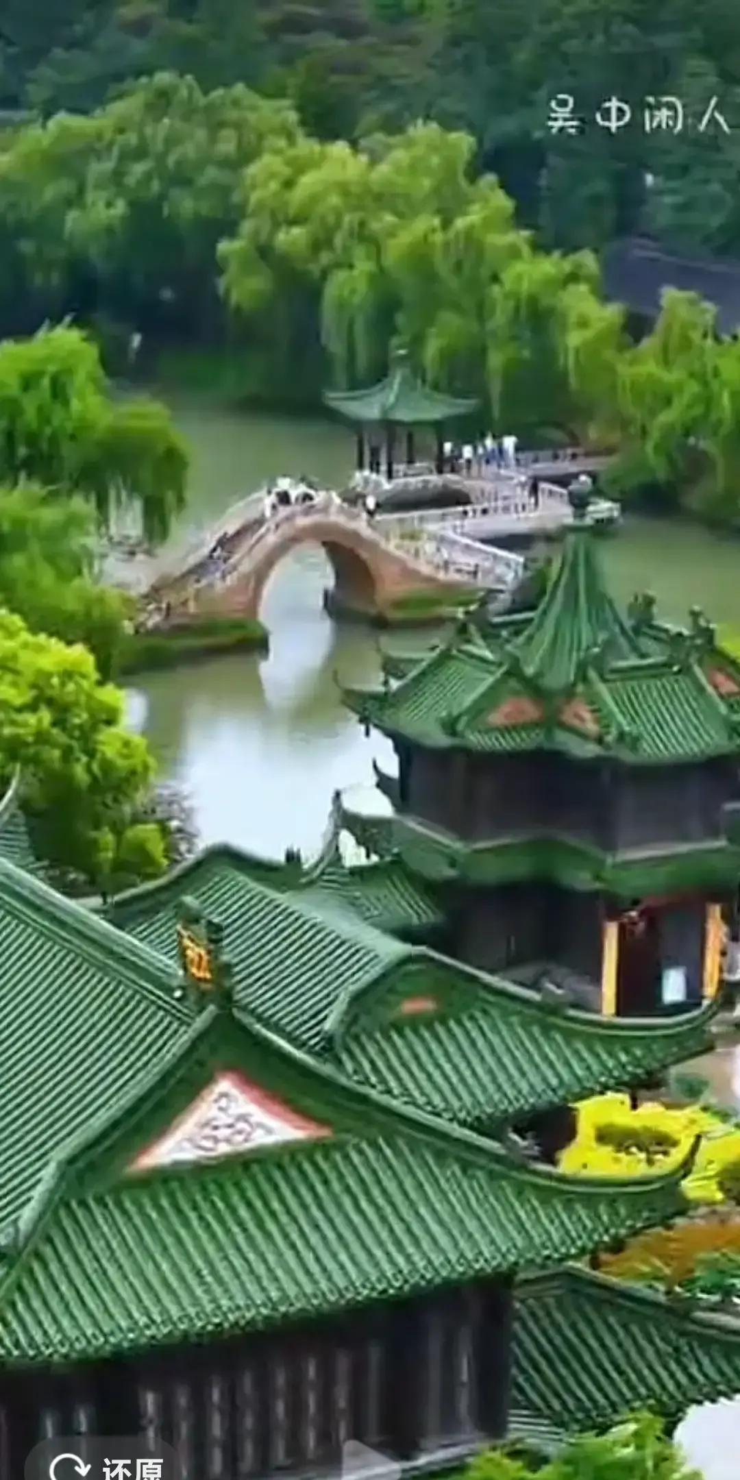 铁路分局撤销后，机务段被硬塞进两千多人，一个车间比小县城还热闹，排班表贴满墙，谁