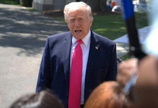 特朗普的亲信都看不下去了，直接摊牌说实话，79岁的特朗普早就管不住自己了，说话