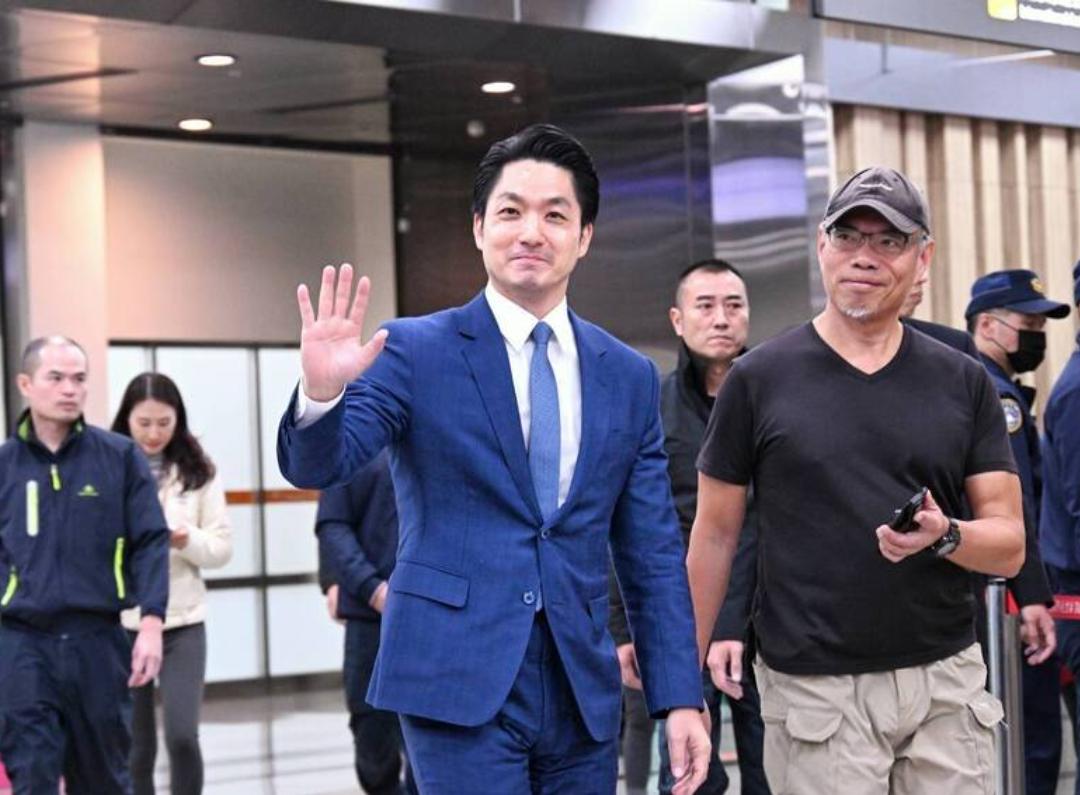 上海双城论坛快闪返台蒋万安抵达松山机场台北市长蒋万安今天（28日）快闪上海