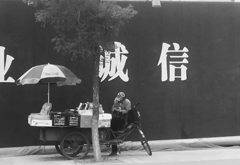 不讲诚信做生意，那结果往往都不咋地。就说武汉有个餐馆老板，找喻师傅装修，谈好30