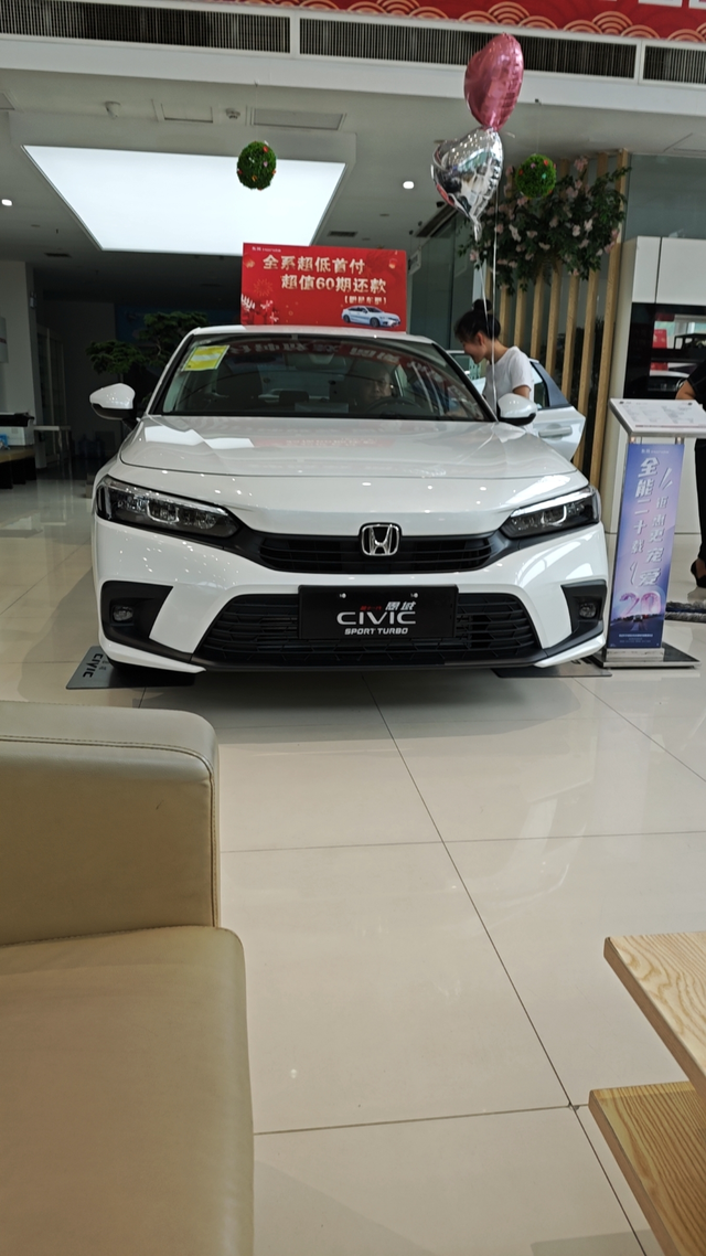 22款劲动版老婆一直喜欢思域，这几个月也在对比价格，今天问了一个汽贸，什么赠品