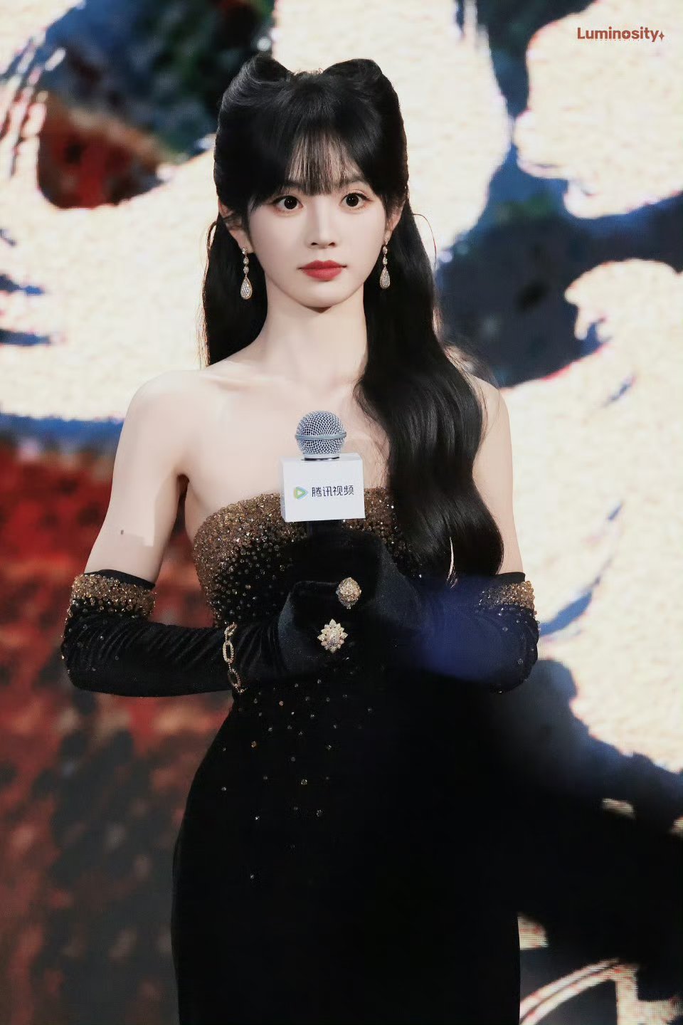 田曦薇鹅剧派对造型，又甜又辣看得出这是真公主🤩​​​