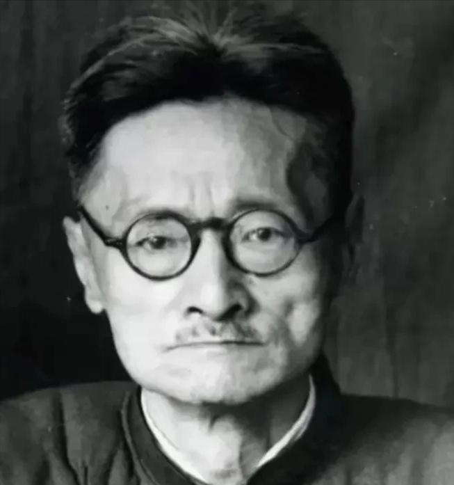 1928年，蒋介石在安徽大学吃了瘪，被刘文典回敬了一脚。1928年11月