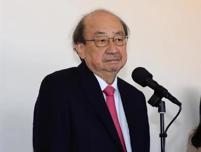 柯建铭老贼偷鸡不成，蚀把米，还想通过大罢免把韩国瑜拱下去，自己爬上去，算盘打得叭