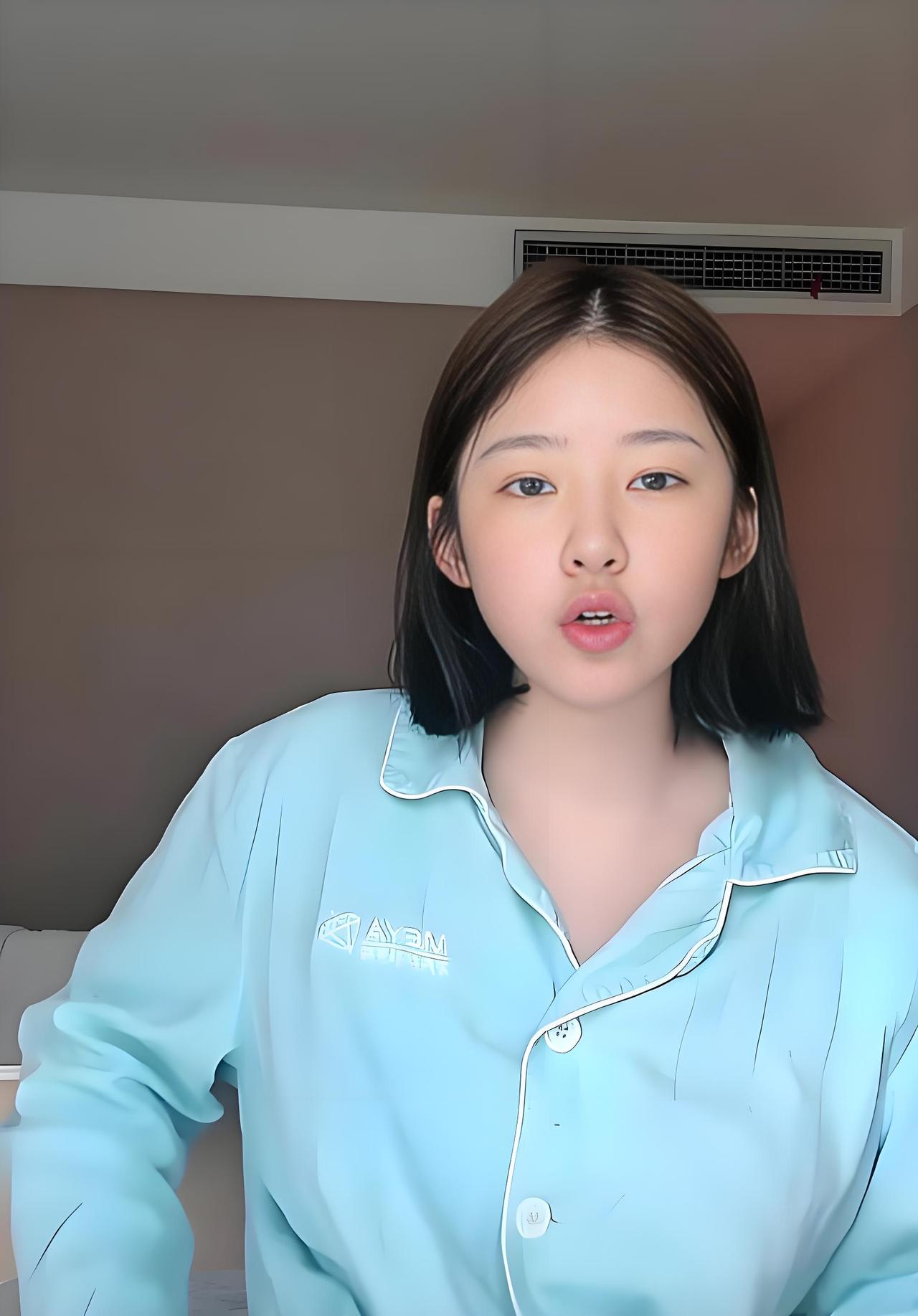 黄一鸣说再也不会指望王思聪了。虽然说如果孩子是王的，他确实该给钱，但身上就两百块