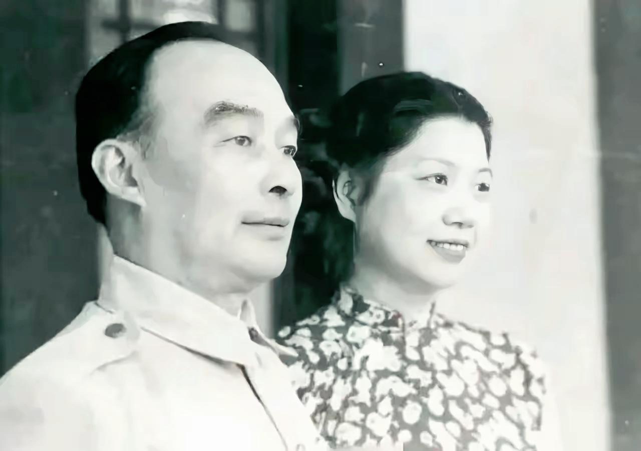 1936年，胡宗南爱上了黄鹤云，听说她已有丈夫时，胡宗南给了她1000大洋说：