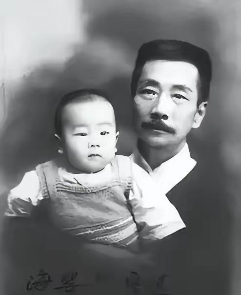 鲁迅“丁克梦碎”：吐槽儿子“可恶”，转头宠成“掌上宝”！1929年鲁迅和许