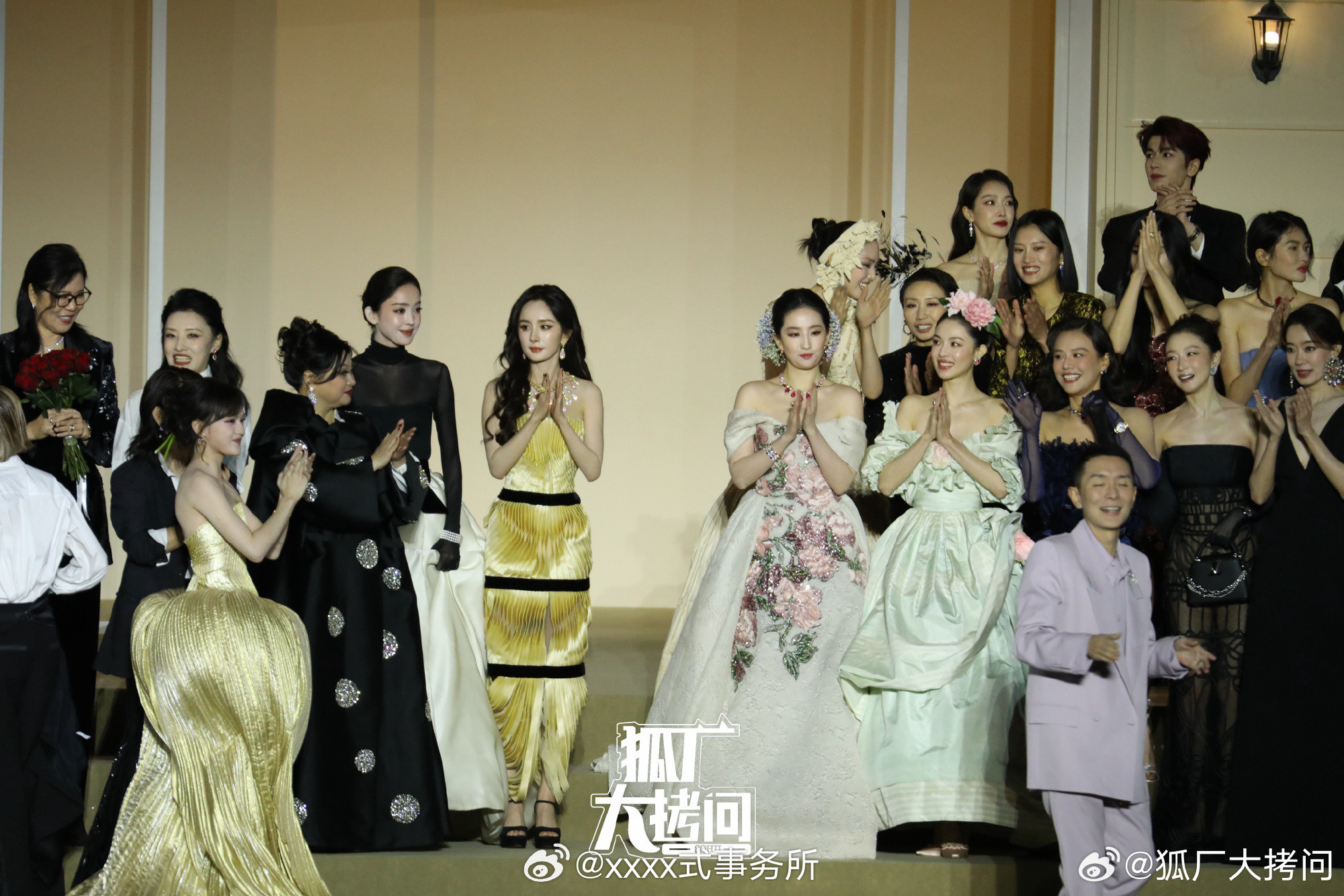 VOGUE大合影夏瑞帕丽顶级高定+超大超闪的宝诗龙高珠，美貌加持，杨幂人群中直接