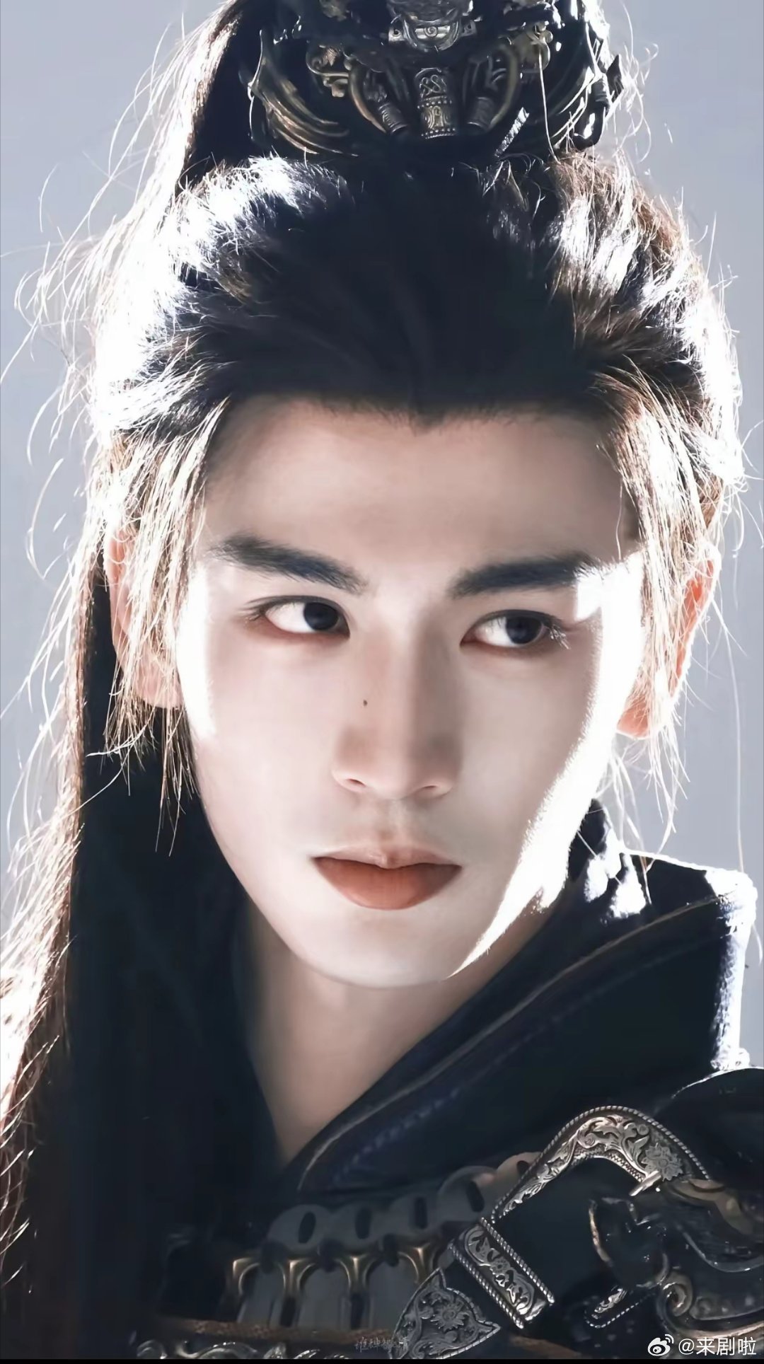 同样是95后颜值派，张凌赫凭《逐玉》直接飞升，王星越却不温不火，看完选角我才懂：