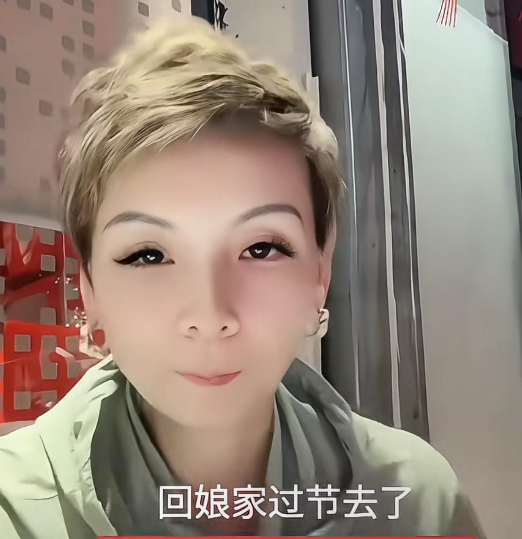 洋洋直播有网友问怎么关键的时候没有看到马筱梅，也没有陪着兰姐过节啊？看视频兰姐