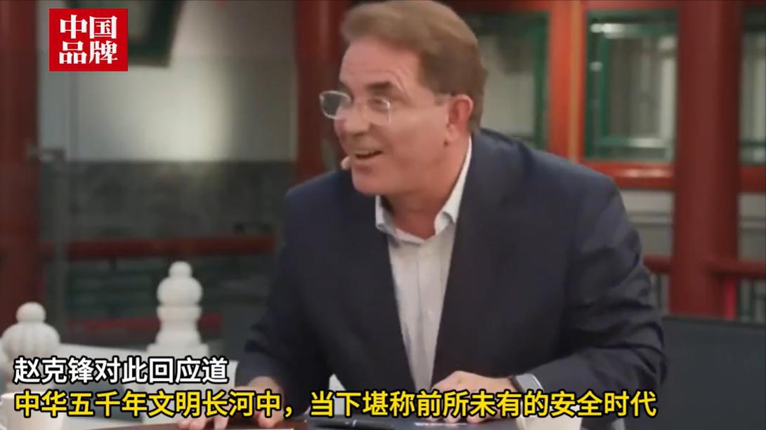 外国记者在中国破防了！一位外国记者桑切斯入住中国酒店，饭后去跑步，结果跑到一半，