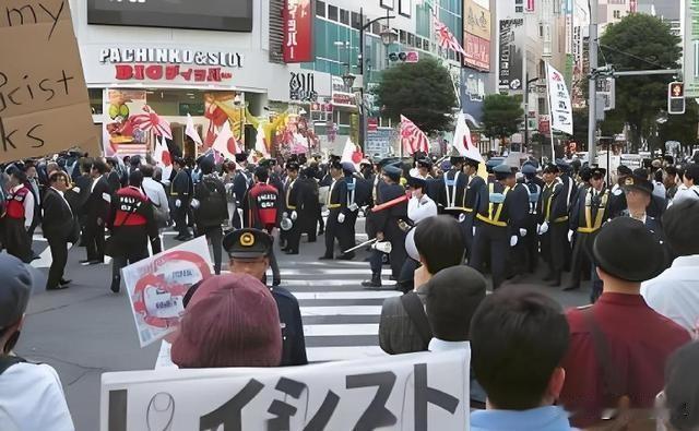 日本街头爆发反印度移民游行，马斯克应声连发四条推特来支持。日本与印度达成《人力资