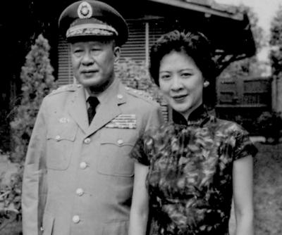 1949年12月，国民党败退。白崇禧在海南岛，面前有两条路：去美国，或者去台湾。