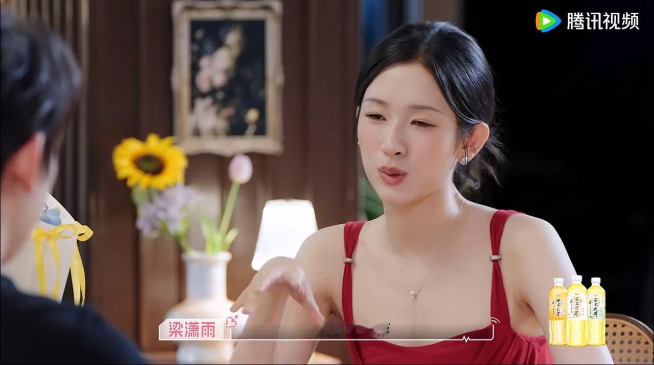 梁潇雨这段话，说得很通透。她说工作只是一个岗位，不是事业。为了一个岗位，没必要