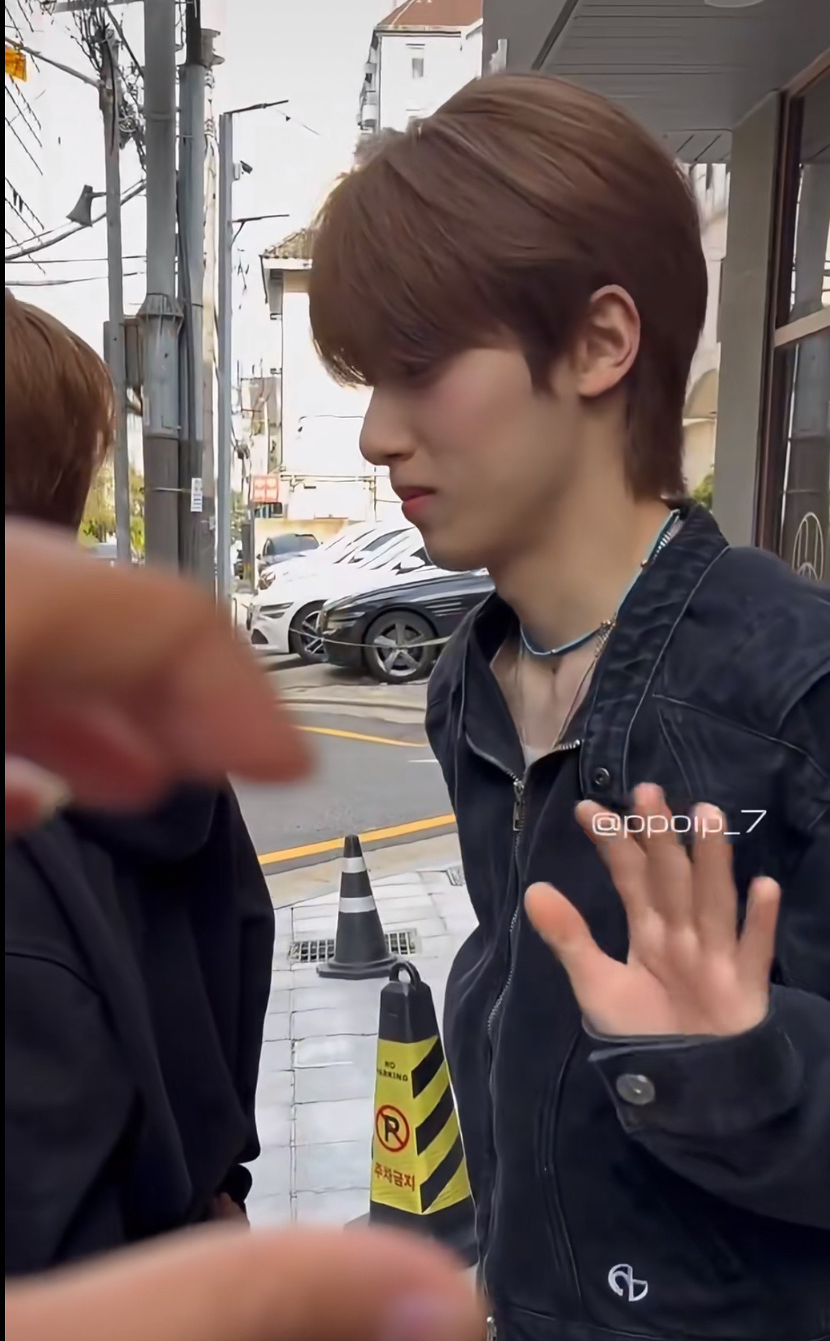 对比起来这个时候头发好短