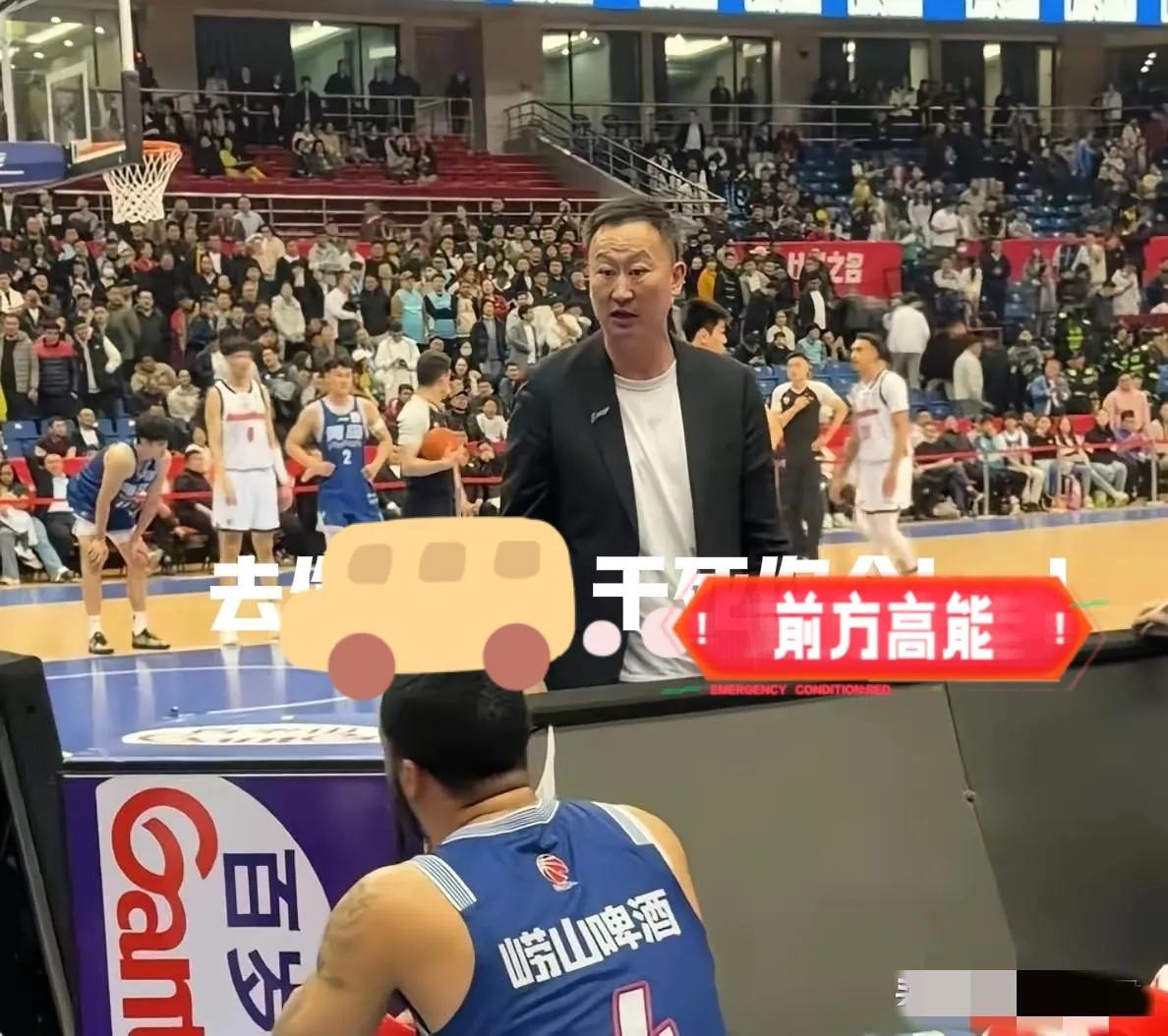 教练爆粗狂喷37分外援！CBA更衣室冲突真相曝光，球队已不忍了昨晚CBA赛
