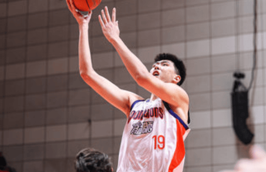 媒体人: 不得不佩服朱芳雨坚持在三拿到徐昕未来可回购条款