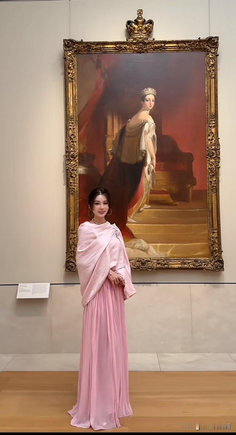 盈公主说她18号回国参加活动！盈公主为了给女儿找学校要在国外呆这么久，这要是以