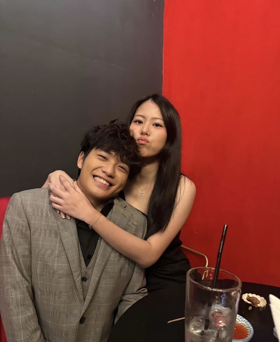 8月21日，曹格儿子Joe18岁生日。在社交平台上公开表白女朋友，还幽默的标注已经成年。Joe的女朋