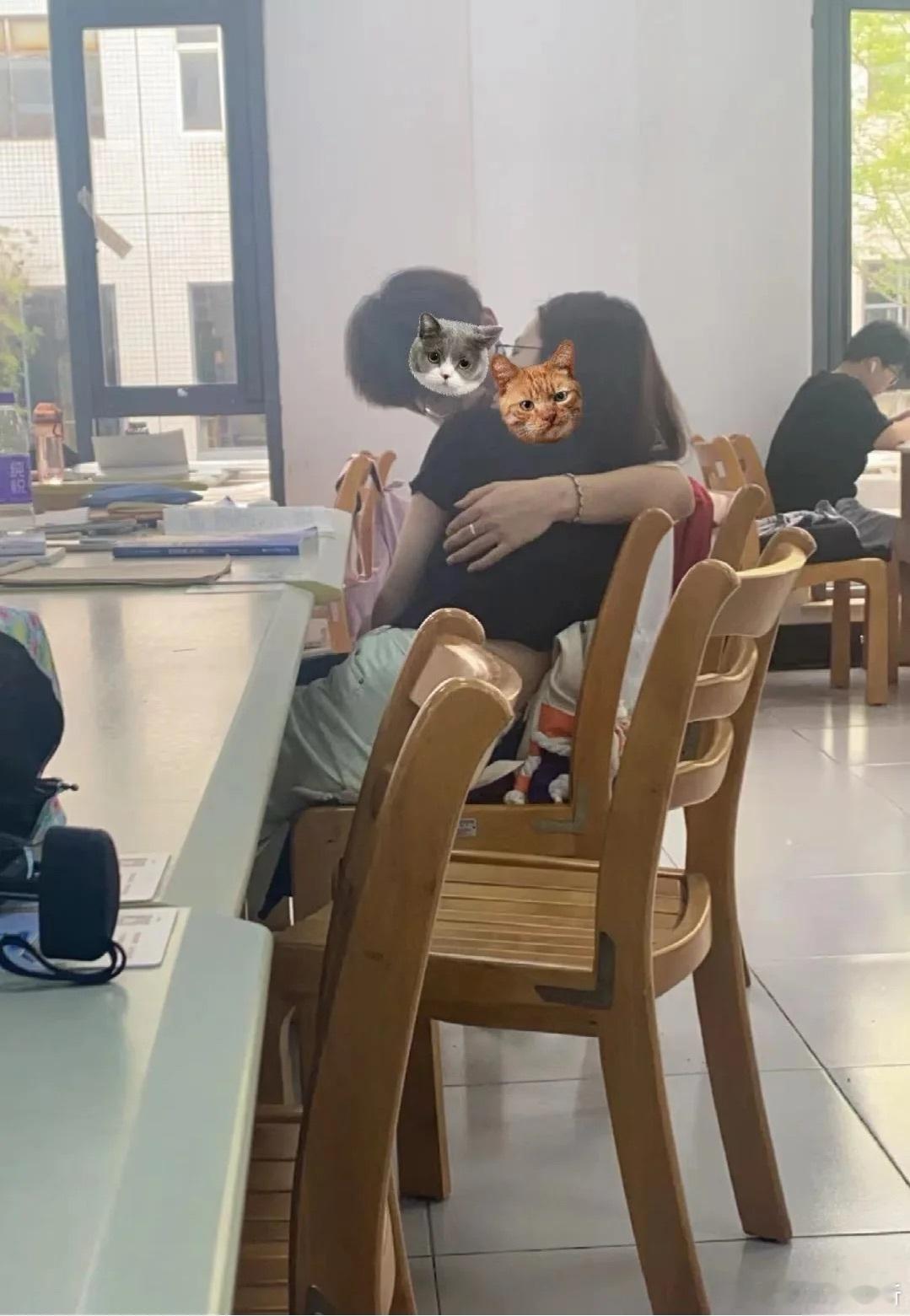 图书馆不是你们的大床房​​​