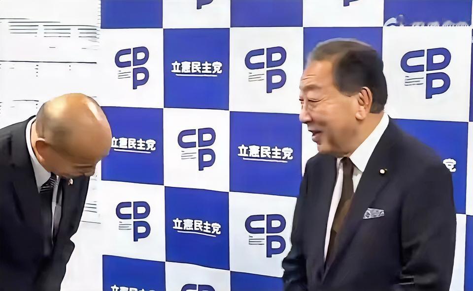 韩国瑜这次窜访日本真是丑态百出。9月25日，他领着12人代表团登上去往东京的航班
